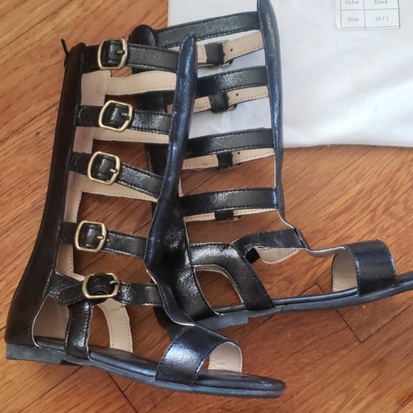 Gladiators - Picture 2 of 4